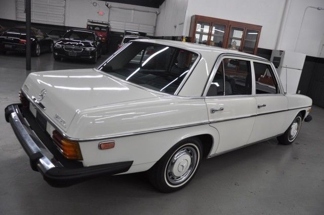 1974 Mercedes-Benz 200-Series - photo 10