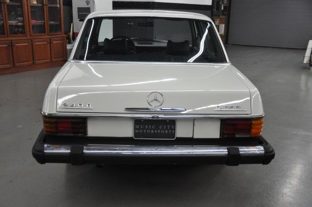1974 Mercedes-Benz 200-Series - photo 11