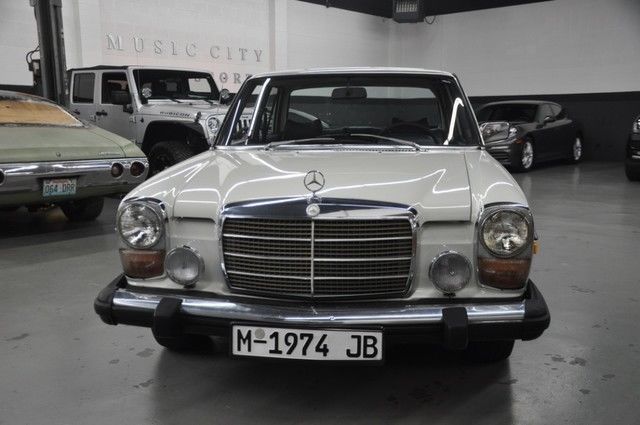 1974 Mercedes-Benz 200-Series - photo 2