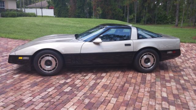 1986 Chevrolet Corvette Base Hatchback 2-Door - photo 2