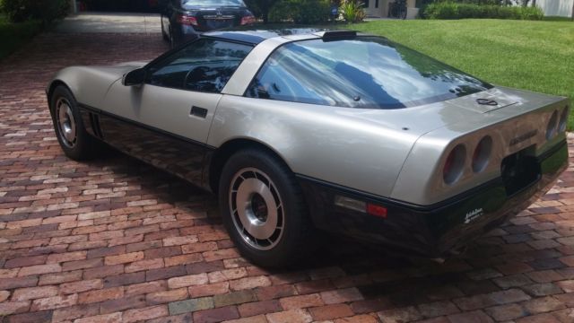 1986 Chevrolet Corvette Base Hatchback 2-Door - photo 3