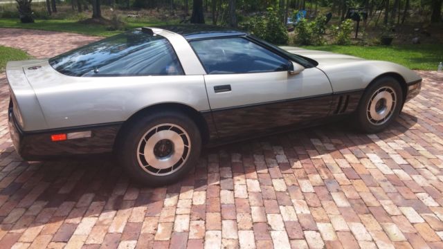 1986 Chevrolet Corvette Base Hatchback 2-Door - photo 4