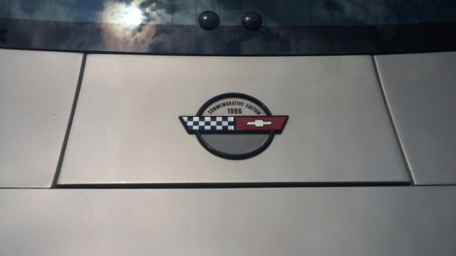 1986 Chevrolet Corvette Base Hatchback 2-Door - photo 7