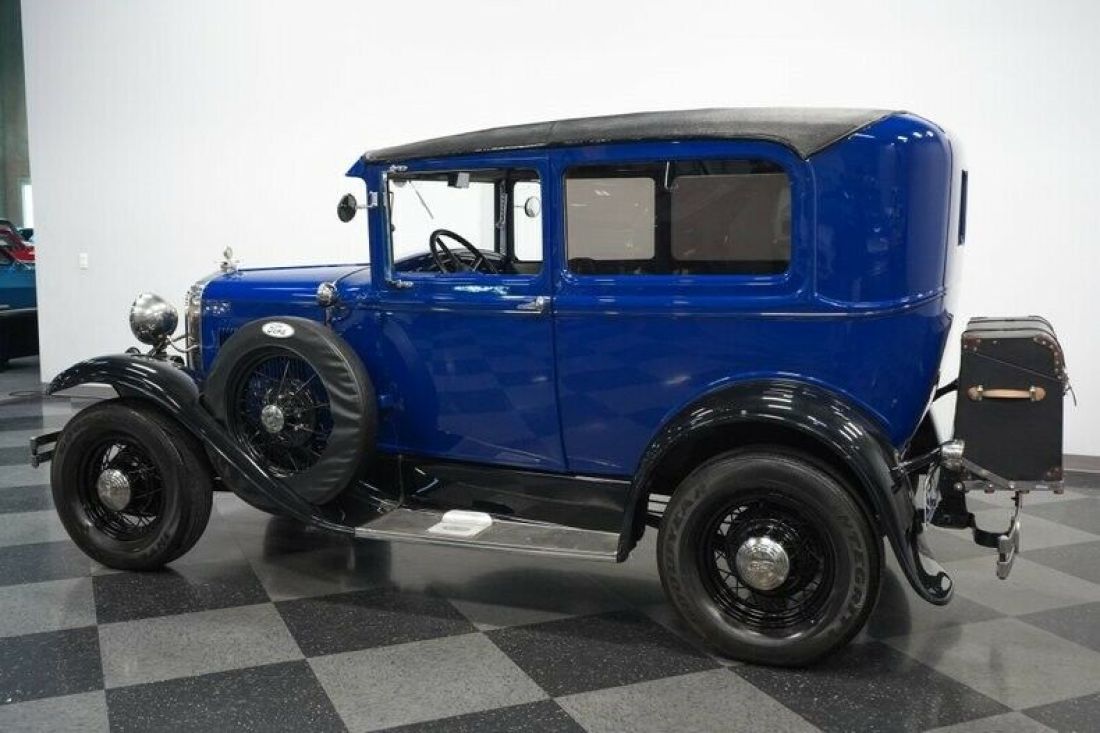 1930 Ford Model A Sedan - photo 9