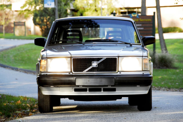 Manual, Super Clean, All Original, Garage Kept, Full Records, NO RESERVE 1986 Volvo 240 5 Speed