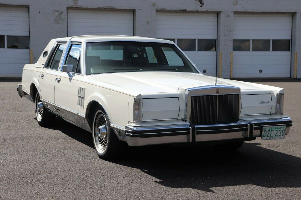 Mark VI 302 V8 Automatic Power everything '80's luxury red leather 1983 Lincoln Continental