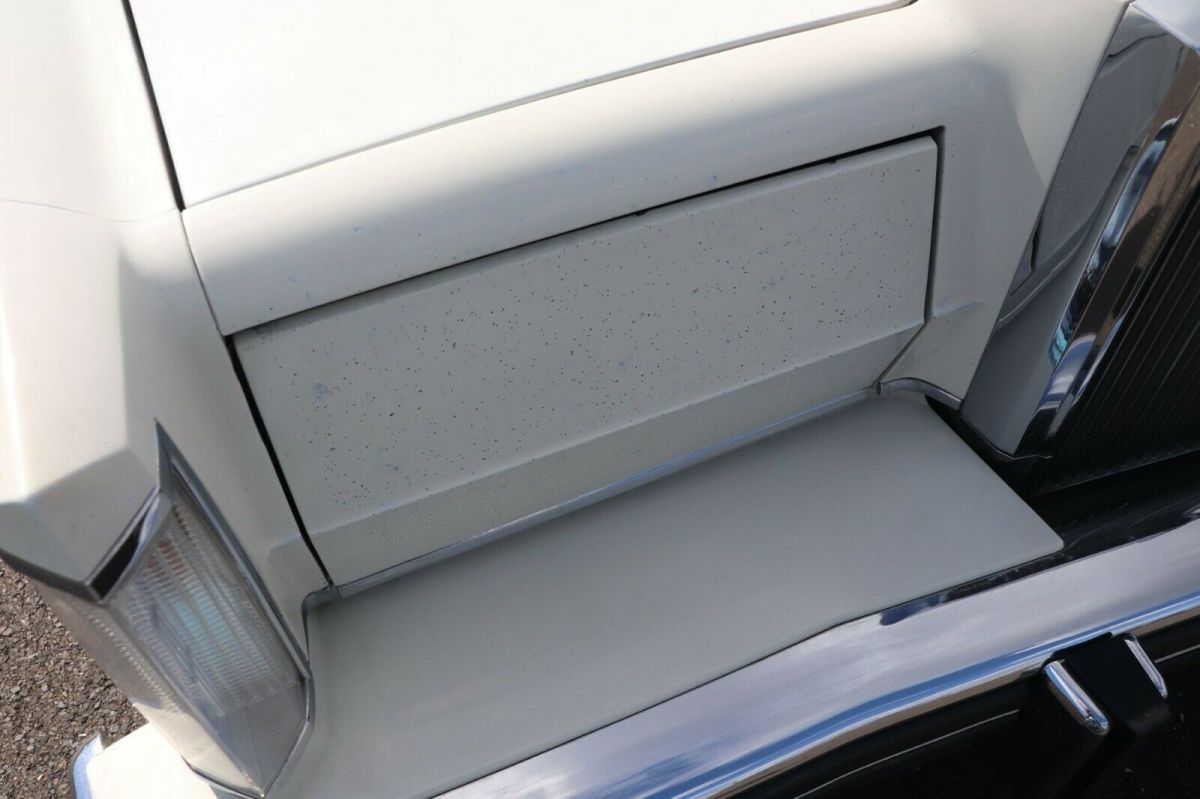 1983 Lincoln Continental - photo 11
