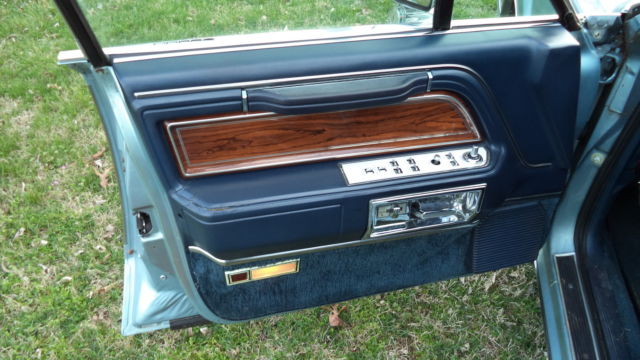 1982 Lincoln Mark Series base 4 door sedan - photo 6