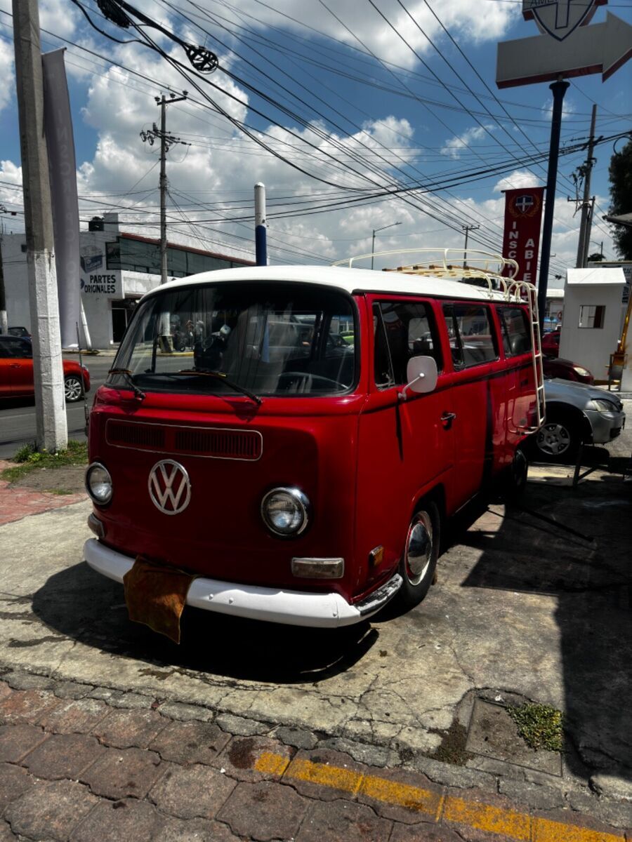 Maroon Red Early Bay deluxe tintop VW bus 1970 Volkswagen Bus/Vanagon