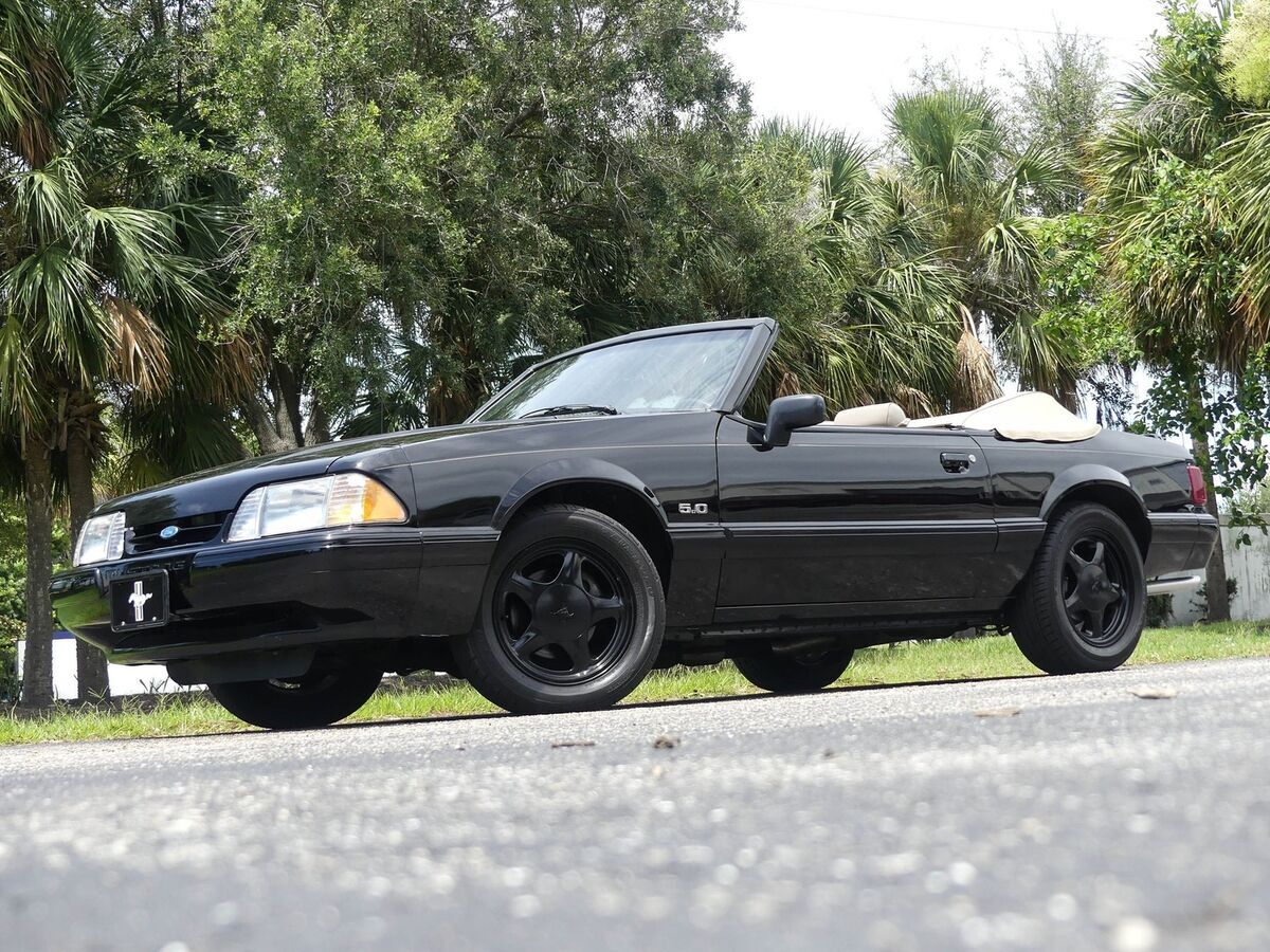 Marti Report shows 1 of 122! Power everything! 5.0, Auto. Black wheels. Clean! 1988 Ford Mustang LX Convertible
