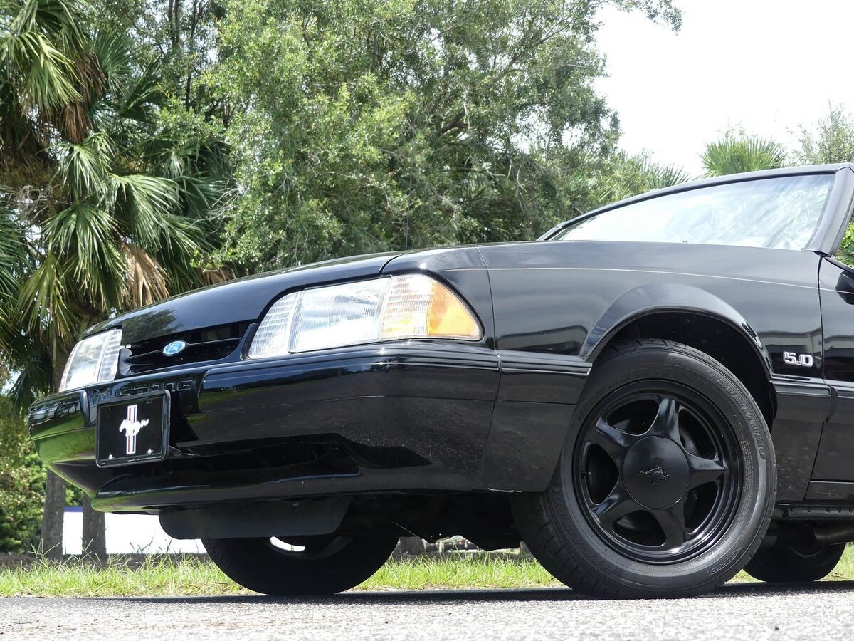1988 Ford Mustang LX Convertible - photo 9