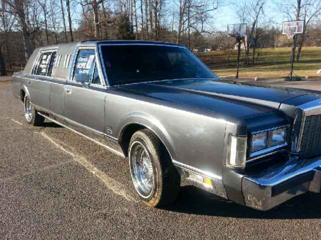 1985 Lincoln Limosine - custom Town Car - photo 2