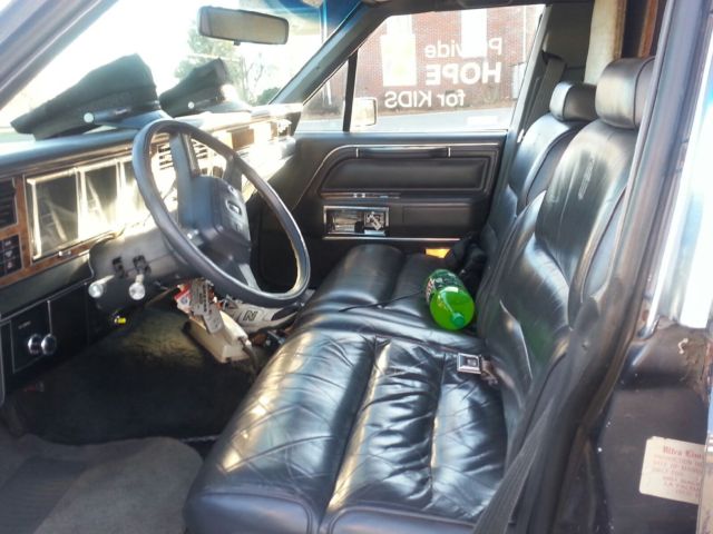 1985 Lincoln Limosine - custom Town Car - photo 4