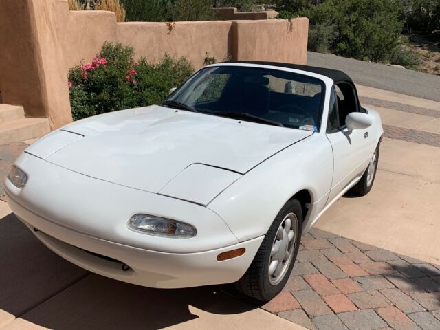 Mazada Miata convertible 1990 1990 Mazda MX-5 Miata white