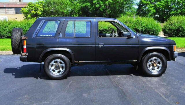 1990 Nissan Pathfinder XE - photo 2