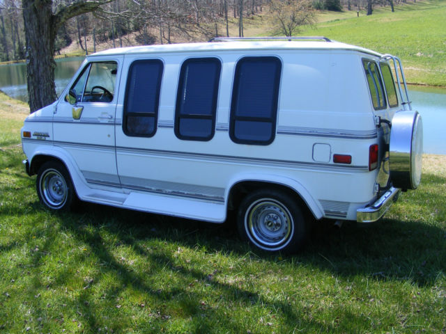 MECHANICS SPECIAL! "recently sold for $3900-Drives great but has no "reverse"!! 1991 Chevrolet G20 Van MARKIII CONVERSION VAN