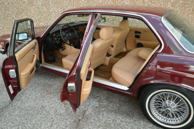 1984 Jaguar XJ6 4 door sedan - photo 12
