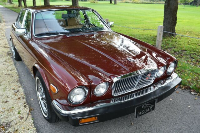 1984 Jaguar XJ6 4 door sedan - photo 2