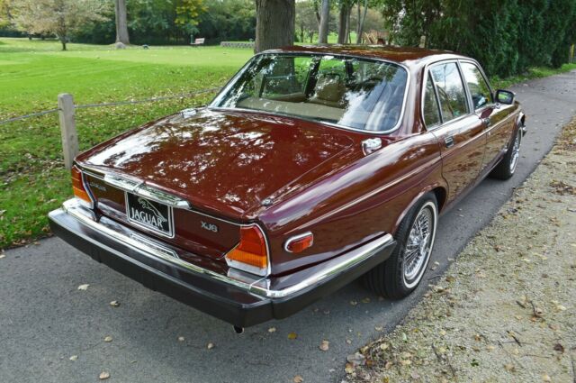 1984 Jaguar XJ6 4 door sedan - photo 9