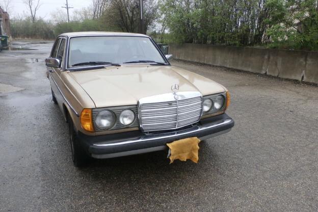 Mercdes Benz 1985 Diesel engine Run & Drive in all Whether Body need some work!! 1985 Mercedes-Benz 300-Series 300td