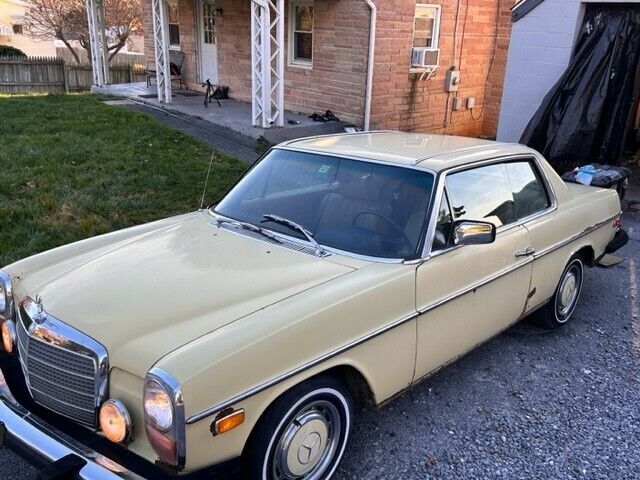 1974 Mercedes-Benz 200-Series - photo 10