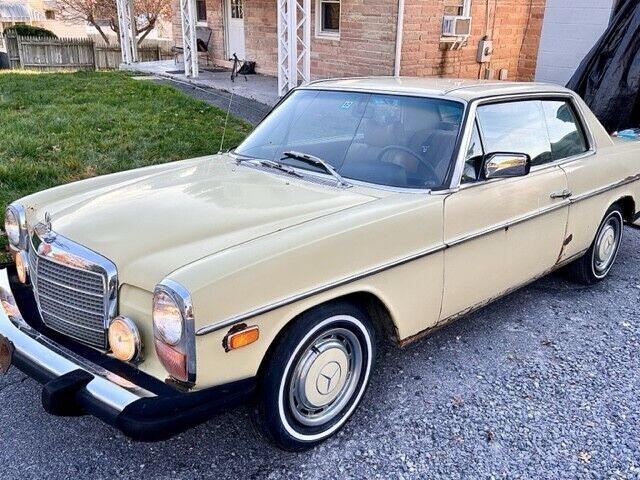 1974 Mercedes-Benz 200-Series - photo 11