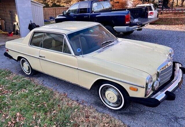 1974 Mercedes-Benz 200-Series - photo 2