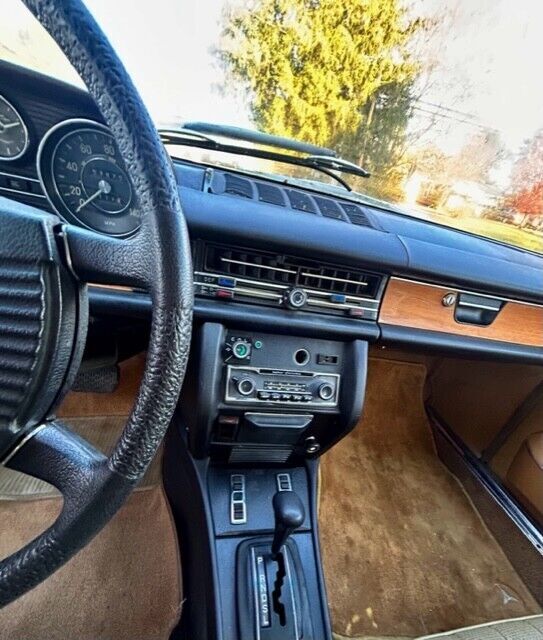 1974 Mercedes-Benz 200-Series - photo 5