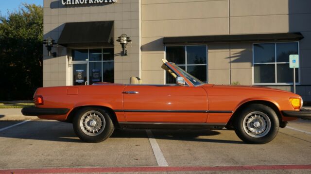 1980 Mercedes-Benz SL-Class parchment leather/and vinyl - photo 4