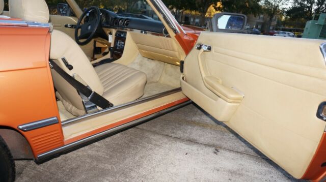 1980 Mercedes-Benz SL-Class parchment leather/and vinyl - photo 7