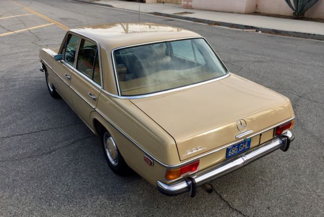 1972 Mercedes-Benz 200-Series - photo 11