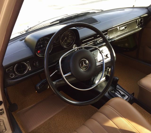 1972 Mercedes-Benz 200-Series - photo 13