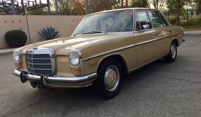 1972 Mercedes-Benz 200-Series - photo 2