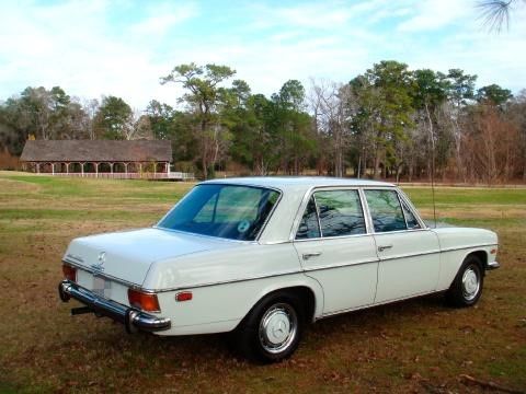 1972 Mercedes-Benz 200-Series - photo 2
