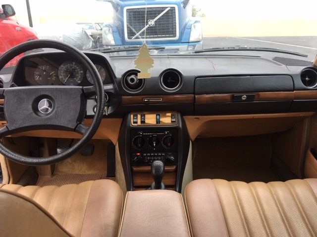 1983 Mercedes-Benz 200-Series 240 D - photo 12