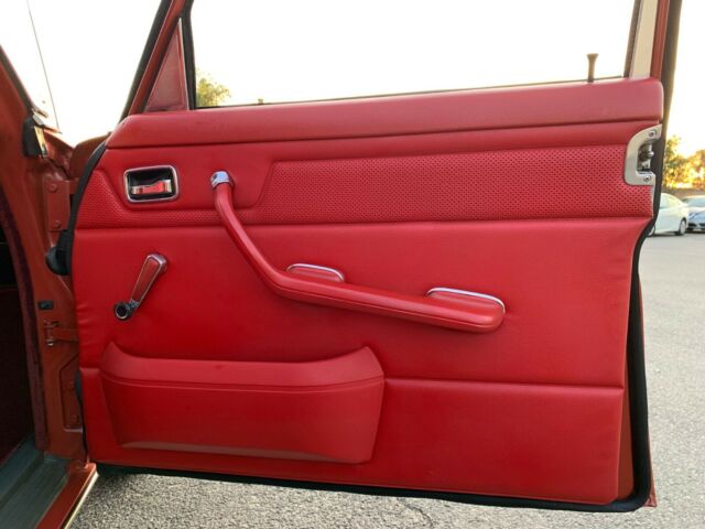 1975 Mercedes-Benz 200-Series - photo 11