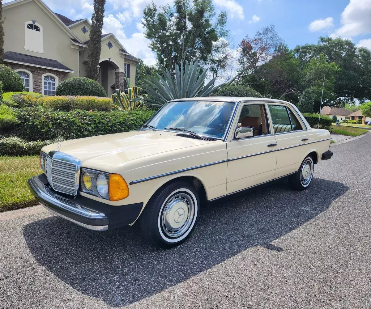 MERCEDES 240D DIESEL ORIGINAL CONDITIONS 1982 Mercedes-Benz 200-Series
