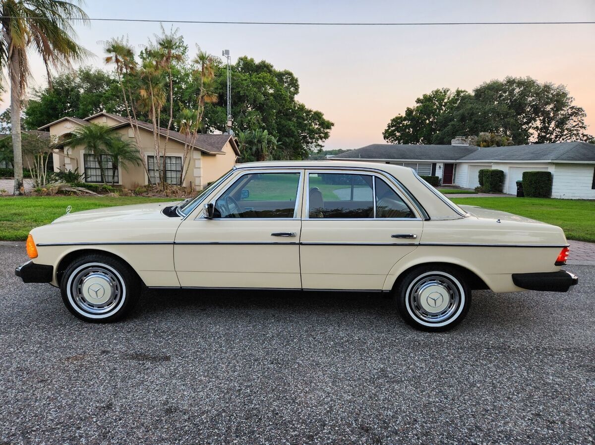 1982 Mercedes-Benz 200-Series - photo 6