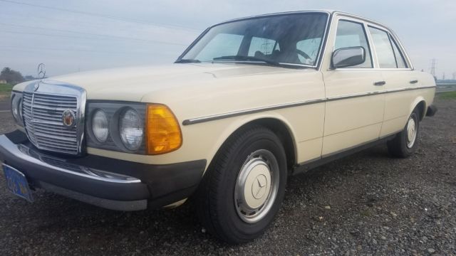 mercedes 240d original owner blue yellow california plates 300D diesel 4 speed 1977 Mercedes-Benz 200-Series 240D