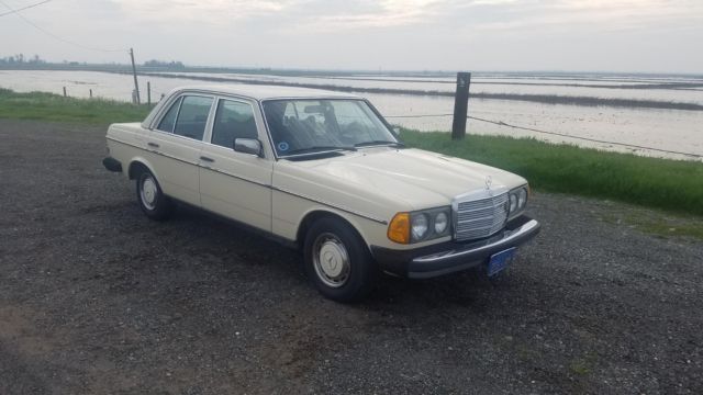 1977 Mercedes-Benz 200-Series 240D - photo 10
