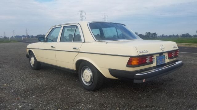 1977 Mercedes-Benz 200-Series 240D - photo 4