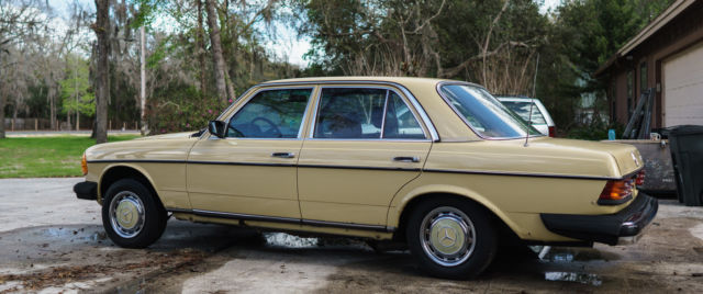1979 Mercedes-Benz 200-Series - photo 5