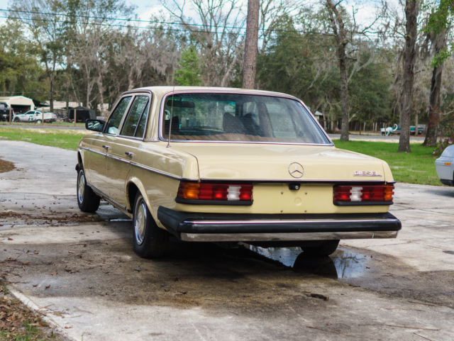 1979 Mercedes-Benz 200-Series - photo 7