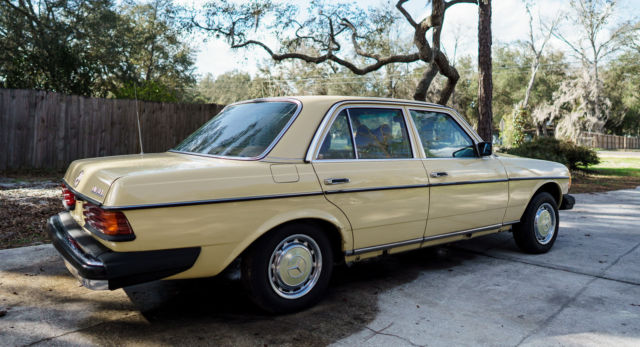 1979 Mercedes-Benz 200-Series - photo 9