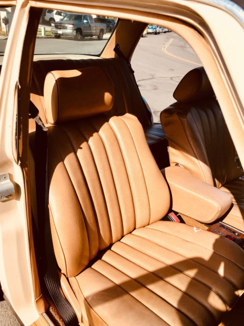 1982 Mercedes-Benz 200-Series - photo 7