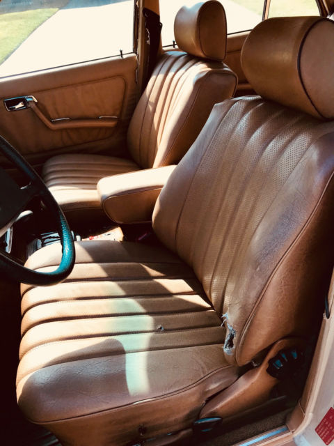 1982 Mercedes-Benz 200-Series - photo 9