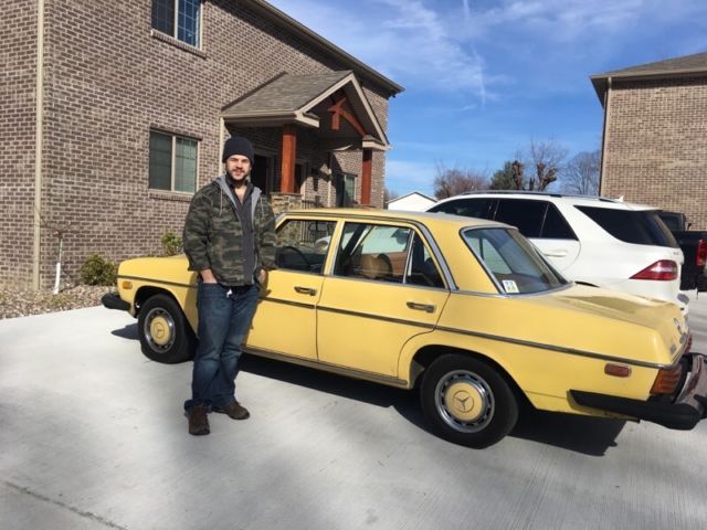 1974 Mercedes-Benz 200-Series 4d - photo 2