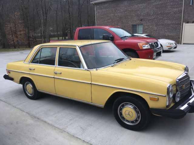 1974 Mercedes-Benz 200-Series 4d - photo 3