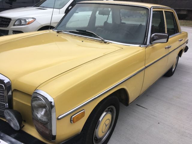 1974 Mercedes-Benz 200-Series 4d - photo 4