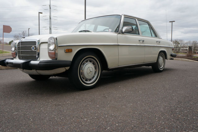 1975 Mercedes-Benz 200-Series - photo 2